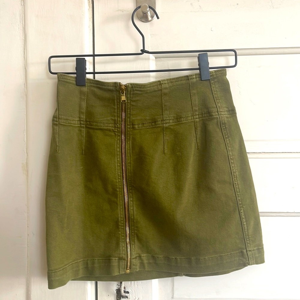 Free people, mini skirt. Size 28 Zips up the front.